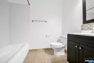 300 Crown Ct 523, Edgewater, NJ 07020 - Photo 13