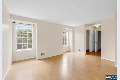 300 Crown Court 523 #523, Edgewater, NJ 07020 - Photo 9
