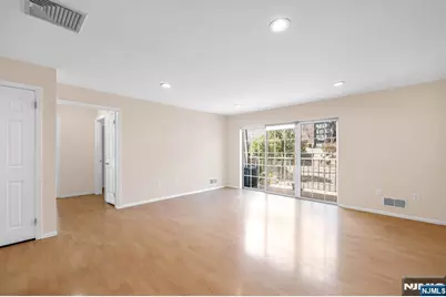 300 Crown Court 523 #523, Edgewater, NJ 07020 - Photo 3