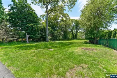 42 Ridgewood Avenue, Paramus, NJ 07652 - Photo 23
