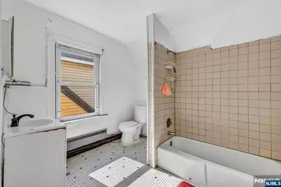 366 7th Avenue, Newark, NJ 07107 - Photo 37