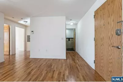 17 Meadow Road 401 #401, Rutherford, NJ 07070 - Photo 9
