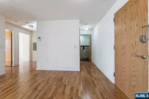 17 Meadow Road 401, Rutherford, NJ 07070 - Photo 9