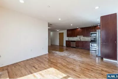 17 Meadow Road 401 #401, Rutherford, NJ 07070 - Photo 5