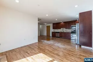 17 Meadow Road 401, Rutherford, NJ 07070 - Photo 5