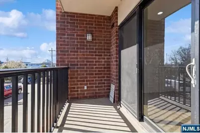 17 Meadow Road 401 #401, Rutherford, NJ 07070 - Photo 7