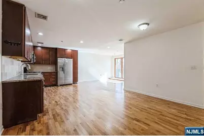 17 Meadow Road 401 #401, Rutherford, NJ 07070 - Photo 3
