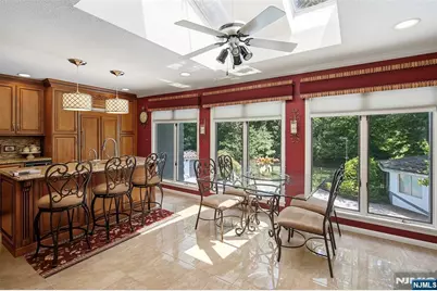8 Mariani Drive, Little Ferry, NJ 07643 - Photo 9