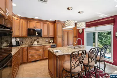 8 Mariani Drive, Little Ferry, NJ 07643 - Photo 11