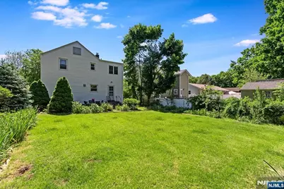 566 Barnett Place, Ridgewood, NJ 07450 - Photo 11