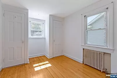566 Barnett Place, Ridgewood, NJ 07450 - Photo 9