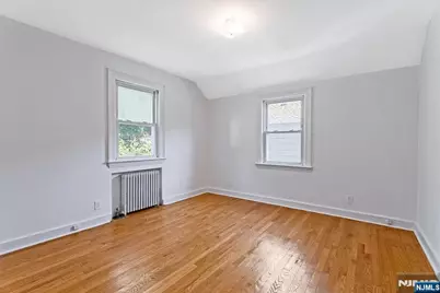 566 Barnett Place, Ridgewood, NJ 07450 - Photo 7