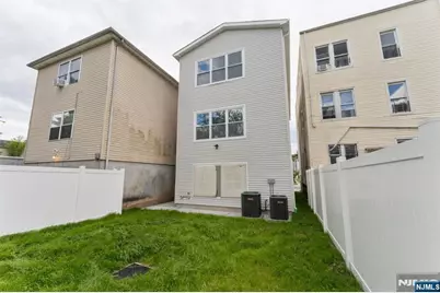 910 Bergen 1 #1, Newark, NJ 07112 - Photo 13