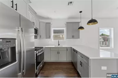 910 Bergen 2 #2, Newark, NJ 07112 - Photo 5