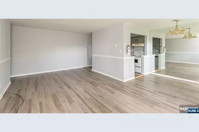 100 Pierson Miller Drive E4 #E4, Pompton Lakes, NJ 07442 - Photo 5