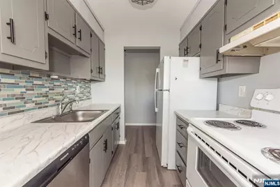 100 Pierson Miller Drive E4 #E4, Pompton Lakes, NJ 07442 - Photo 7