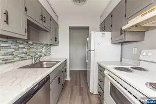 100 Pierson Miller Dr E4, Pompton Lakes, NJ 07442 - Photo 7