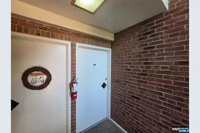 60 Madison Place A10 #A10, Ridgewood, NJ 07450 - Photo 5