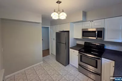 60 Madison Place A10 #A10, Ridgewood, NJ 07450 - Photo 9