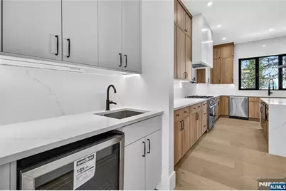 395 Hickory Avenue, Paramus, NJ 07652 - Photo 15