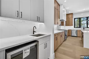 395 Hickory Ave, Paramus, NJ 07652 - Photo 15