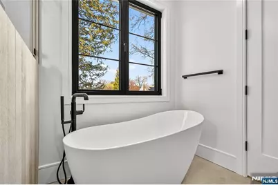 395 Hickory Avenue, Paramus, NJ 07652 - Photo 37