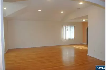69 Summit Avenue 2 #2, Elmwood Park, NJ 07407 - Photo 13