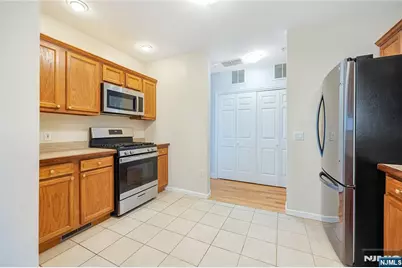 337 The Promenade 337 #337, Edgewater, NJ 07013 - Photo 13