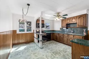 364 Roosevelt Ave, Lyndhurst Township, NJ 07071 - Photo 7