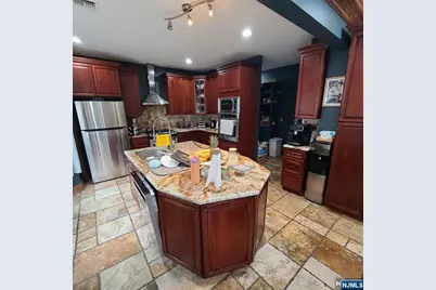 526 Moonachie Avenue, Wood Ridge, NJ 07075 - Photo 9