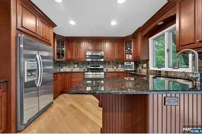 559 Wayne Drive, River Vale Township, NJ 07675 - Photo 9