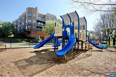 202 Adams Court, Edgewater, NJ 07020 - Photo 39