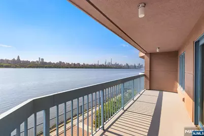 202 Adams Court, Edgewater, NJ 07020 - Photo 11