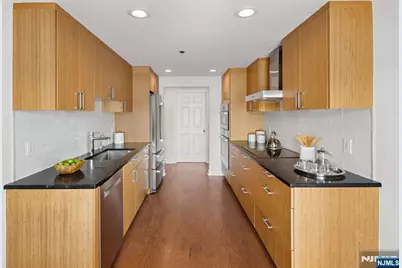 202 Adams Court, Edgewater, NJ 07020 - Photo 15