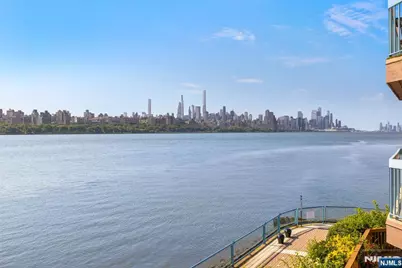 202 Adams Court, Edgewater, NJ 07020 - Photo 5