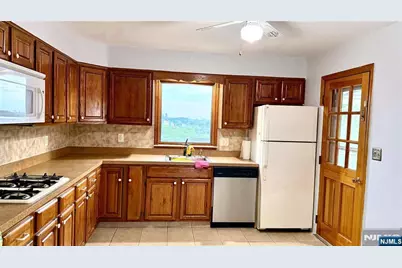 844 Elizabeth Street 2 #2, Ridgefield, NJ 07657 - Photo 9