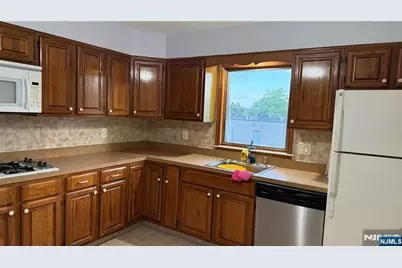 844 Elizabeth Street 2 #2, Ridgefield, NJ 07657 - Photo 7