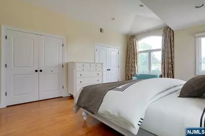 415 Westview Place, Fort Lee, NJ 07024 - Photo 13