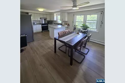 360 New York Avenue 2nd Floor #2nd floor, Lyndhurst Township, NJ 07071 - Photo 3