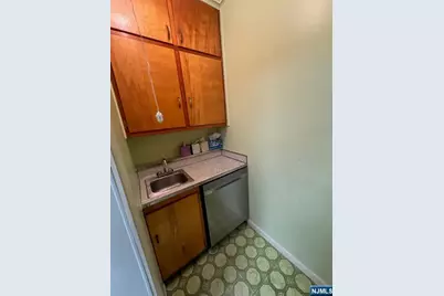 330 Stuyvesant Avenue 1 #1, Lyndhurst Township, NJ 07071 - Photo 7