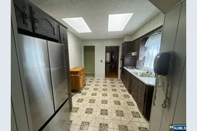 330 Stuyvesant Avenue 1 #1, Lyndhurst Township, NJ 07071 - Photo 5