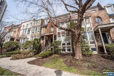 130 Kensington Drive, Fort Lee, NJ 07024 - Photo 5