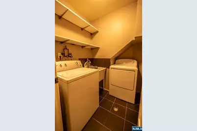 130 Kensington Drive, Fort Lee, NJ 07024 - Photo 37