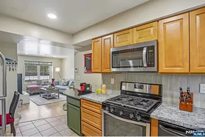 272-276 Walnut 6D #6D, Newark, NJ 07105 - Photo 11