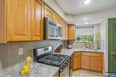 272-276 Walnut 6D #6D, Newark, NJ 07105 - Photo 13