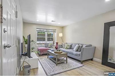 272-276 Walnut 6D #6D, Newark, NJ 07105 - Photo 5