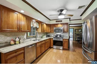 15 Bourbon Street, Wayne, NJ 07470 - Photo 9