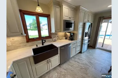 321 Thomas Avenue, Lyndhurst Township, NJ 07071 - Photo 9