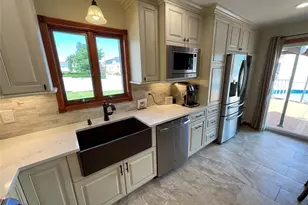 321 Thomas Ave, Lyndhurst Township, NJ 07071 - Photo 9