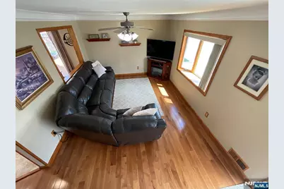 321 Thomas Avenue, Lyndhurst Township, NJ 07071 - Photo 7